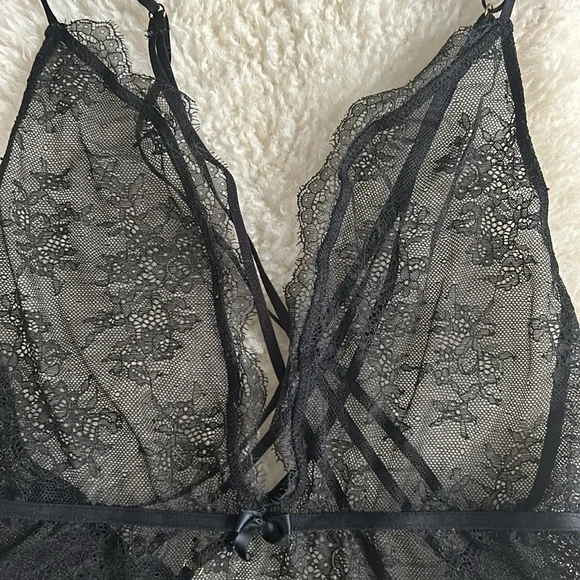 Victoria’s Secret lace strap you back lace teddy bodysuit size M - Picture 5 of 9